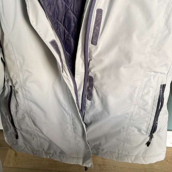 North face women’s snow jacket - Picture 8 of 10